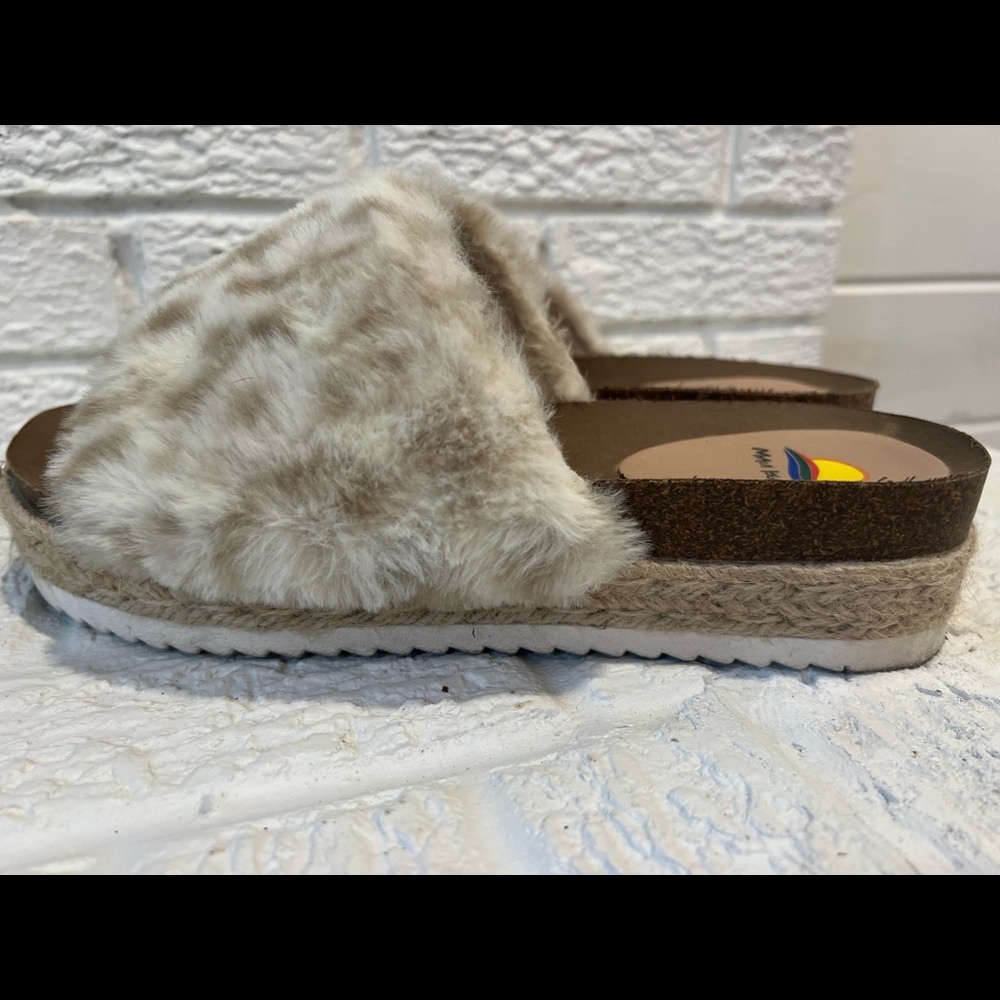 Leopard Fuzzy Slides - Picture 4 of 7